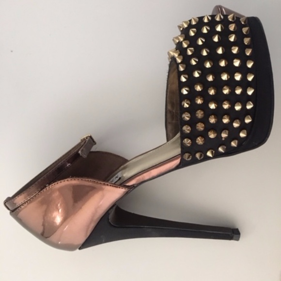 Smoking hot black and bronze studded peep toe shoe - Picture 6 of 8